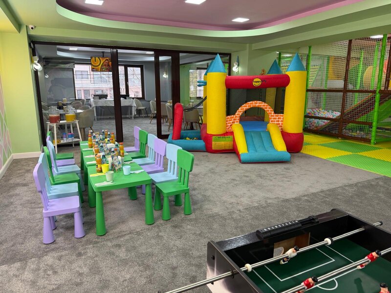 Supraveghetor loc joaca copii